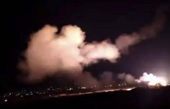大马士革被袭击时，空中出现了导弹。（图：美联）
