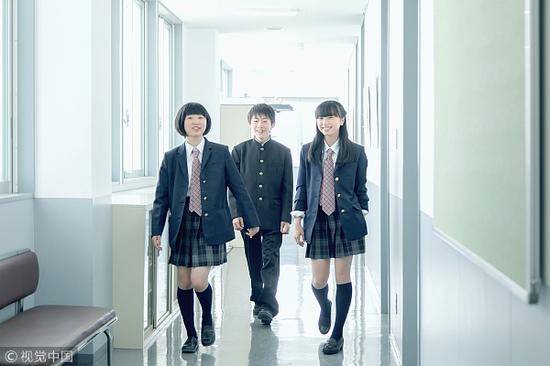 日本学生校服（视觉中国）