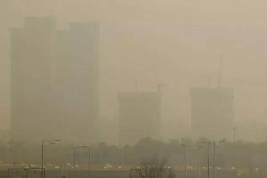 ▲1月15日，韩国首尔雾霾天气持续，城市灰蒙蒙一片。（视觉中国）