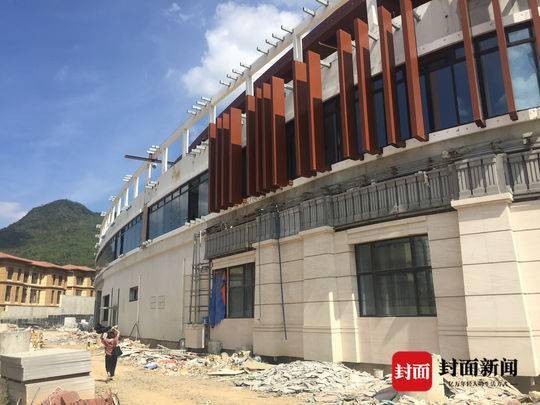 国茂清水湾营销中心也被打造成酒店，目前已经停工。