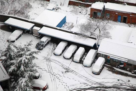 △大年初四，南京迎来新春首场降雪。