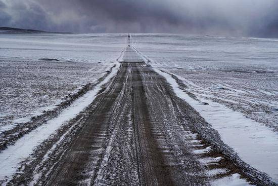 双湖境内通往乡村的道路（2月1日摄）。新华社记者普布扎西摄