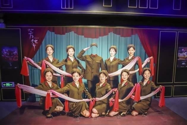 苏州华谊兄弟电影主题公园内的《芳华》主题展示（图片来源：视觉中国）