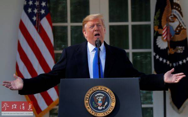 美国总统特朗普15日在白宫玫瑰园发表讲话，宣布美墨边境进入国家紧急状态。（路透社）