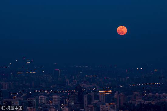 2019年1月21日，北京，夜空中“超级月亮”如约而至。图片来源：视觉中国