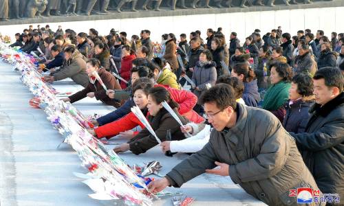 金正恩参谒太阳宫（韩联社）