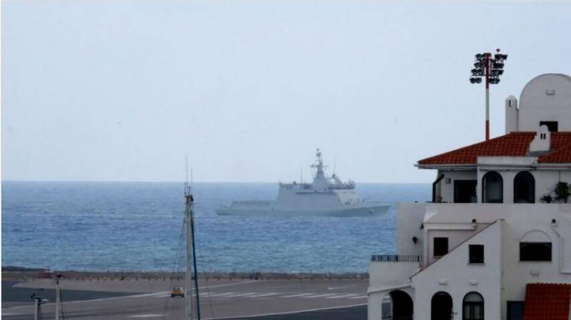 英海军在直布罗陀遭西班牙军舰挑衅。（图片截自路透网）