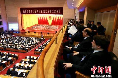 资料图：2月14日，山东省第十三届人民代表大会第二次会议在济南召开。梁犇摄