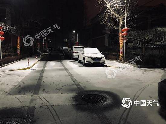 今晨，北京城区积雪明显。孙睿泽摄