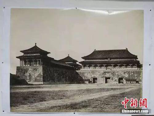 1860年的紫禁城照片。中新网记者宋宇晟翻摄