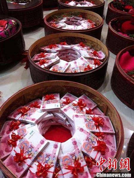 浙江义乌订婚彩礼“十八担”包含8888888元现金。（图据中国新闻网）