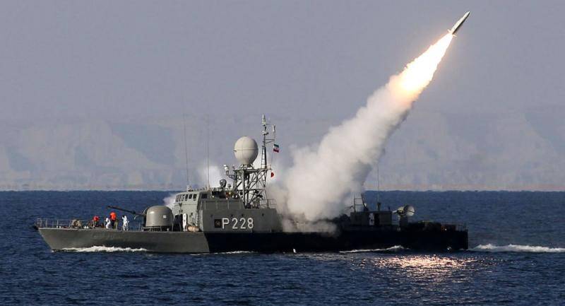 伊朗海军进行军演图俄罗斯卫星通讯社