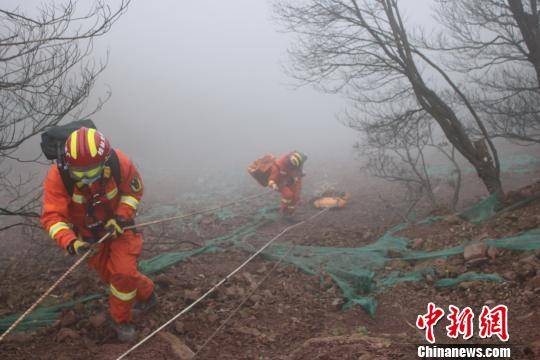 图为救援现场。潘俊龙摄