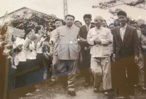 1964年11月，金日成和胡志明在河内