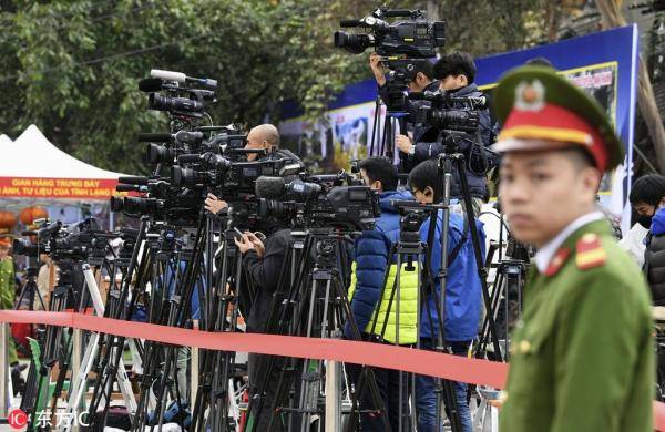 25日，越南同登，全球媒体静候金正恩抵达