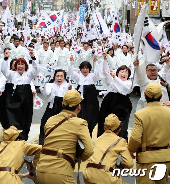 韩国纪念独立运动：“日本宪兵”阻扰民众游行被痛打（news1）