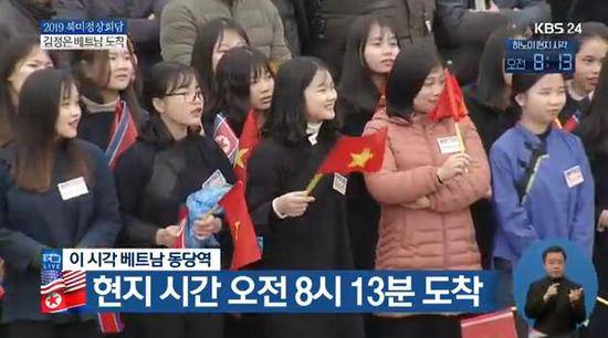 金正恩专列驶入同登火车站（KBS直播截图）