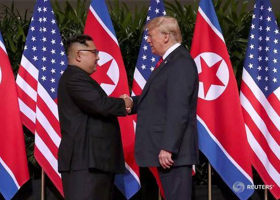 △2018年6月12日，美国总统特朗普与朝鲜最高领导人金正恩在新加坡圣淘沙岛嘉佩乐酒店会晤。