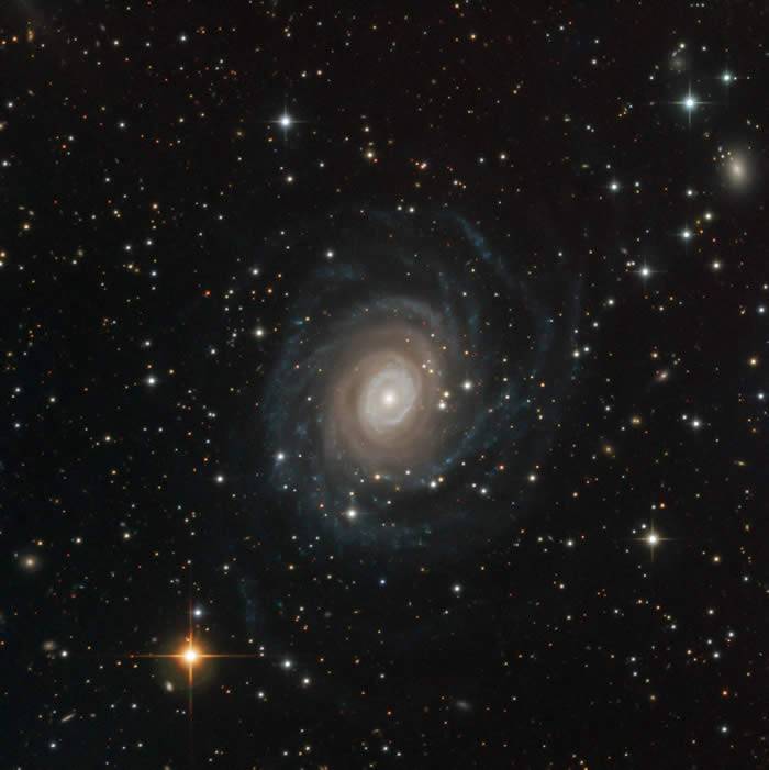 旋涡星系NGC6902被选为盖尼米得望远镜的首个观测目标