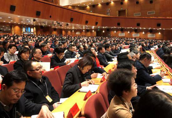 △约有一千人现场聆听习近平总书记“开学第一课”。（央视记者张晓鹏拍摄）