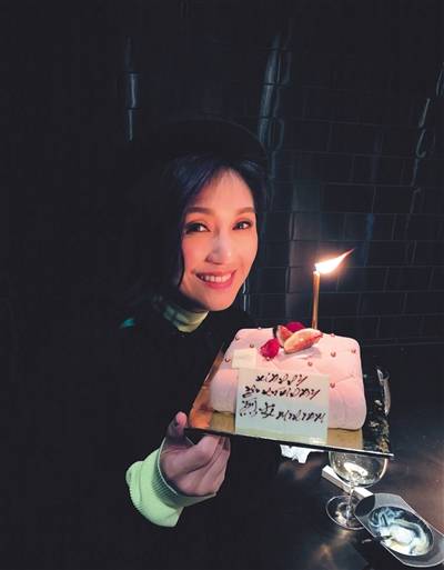 不久前杨千嬅刚刚度过了45岁生日