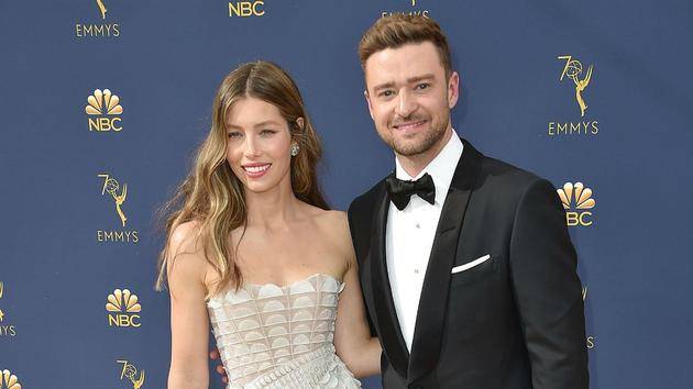 贾老板（JustinTimberlake）与妻子杰西卡贝尔（JessicaBiel）。