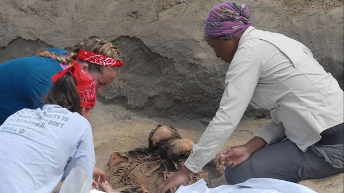 美洲最大儿童献祭遗址：秘鲁发现古代奇穆王国大规模献祭遗址包括137具儿童骸骨