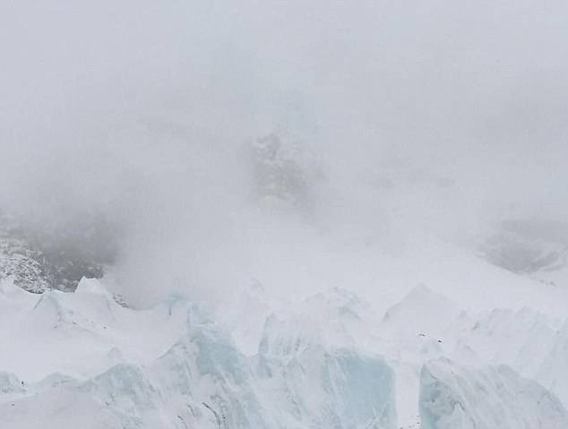 遇到雪崩，你能冷静实践逃生之道吗？