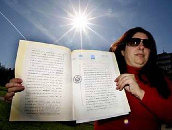 西班牙女子MariaAngelesDuran宣称拥有太阳并出售太阳上的“土地”