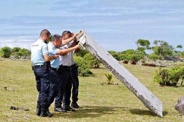 襟副翼残骸证实属于MH370，或有助搜索客机下落。