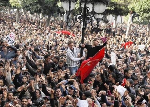 2011年苿莉花革命爆发时民众上街示威