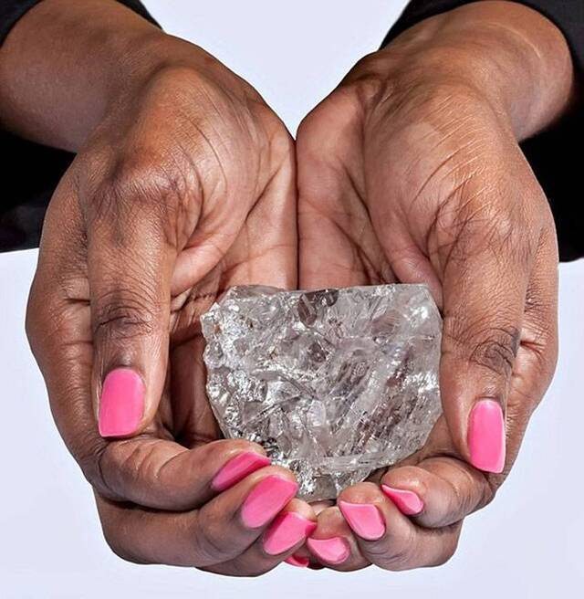 非洲发现世界第二大巨钻，重达1111克拉。