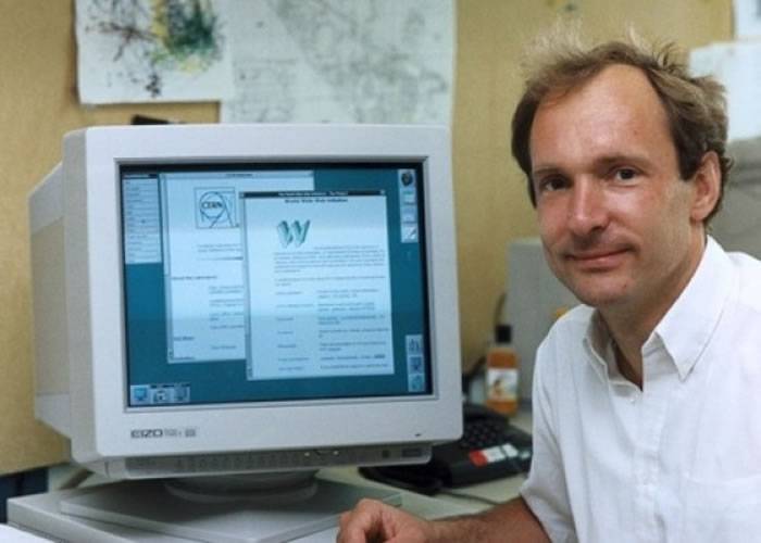 伯纳斯李（图）1990年创立第一个网站。