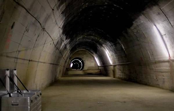 神秘隧道曝光，有望解开纳粹是否曾研发核武的谜团。