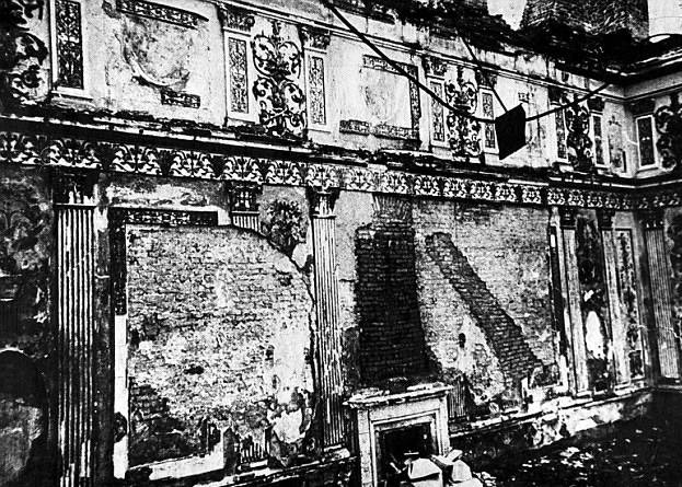 纳粹德军当年大肆抢掠，“琥珀厅”终毁于一旦。
