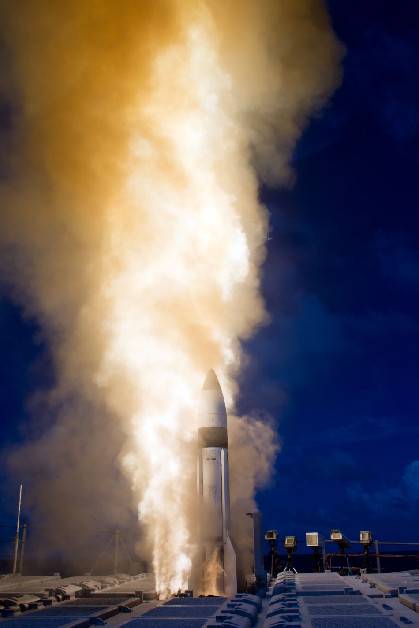 据美国海军网2013年9月19日报道根据美国国防部发布的新闻，宙斯盾导弹防御系统在周三的测试中继续取得成功：一颗从“伊利湖”号巡洋舰上发射的导弹成功击中并摧毁