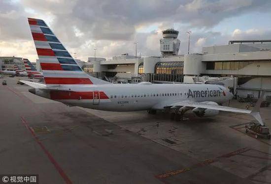 ▲停放在美国迈阿密机场的波音737MAX8飞机（视觉中国）