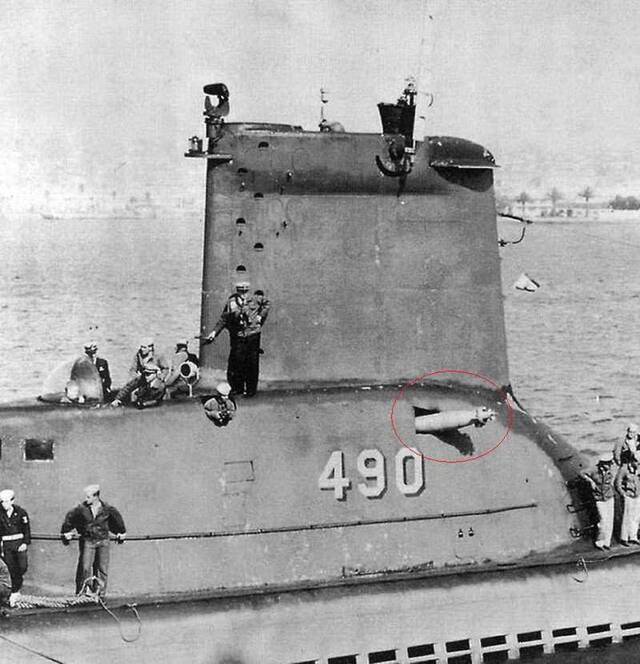 美国淡水鲤级“飞鱼”号常规潜艇被自家驱逐舰误射的Mk44鱼雷打中
