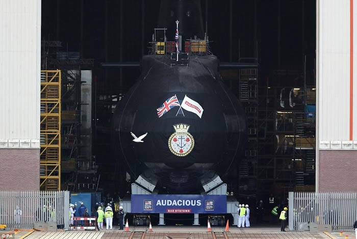 英国皇家海军最新核动力攻击潜艇大胆号HMSAudacious正式启用