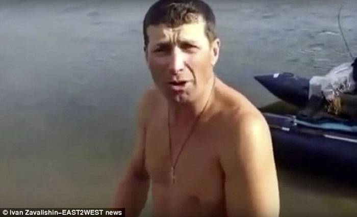 俄罗斯男子到河边裸游“小弟弟”被鱼咬着不放