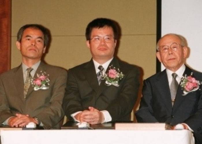 赤崎勇、天野浩及中村修二共同获得诺贝尔物理学奖。