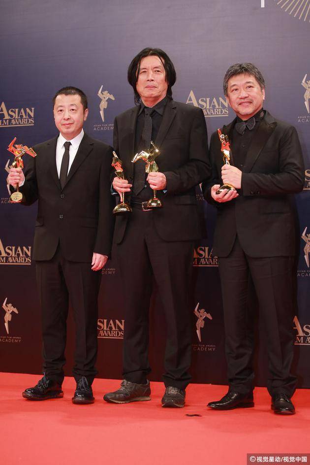 贾樟柯凭《江湖儿女》夺最佳编剧、李沧东凭《燃烧》获最佳导演、是枝裕和《小偷家族》获最佳影片