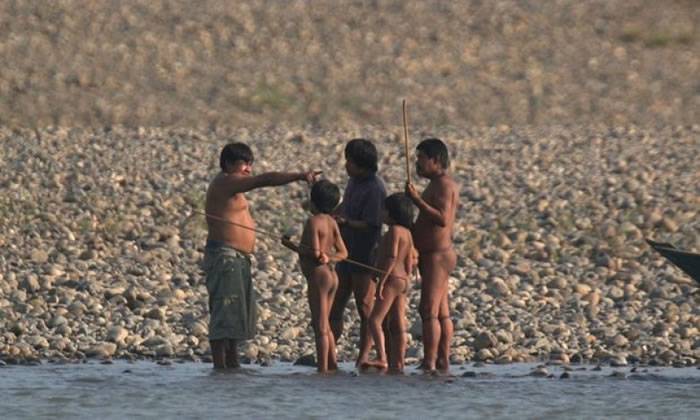 与世隔绝的马什科皮罗部落成员，早前开始与外界接触。