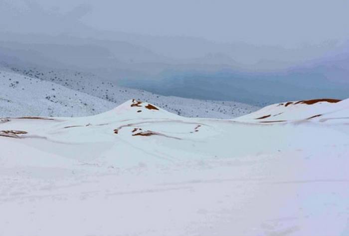 撒哈拉沙漠又降雪，部分地区积雪深1公尺。