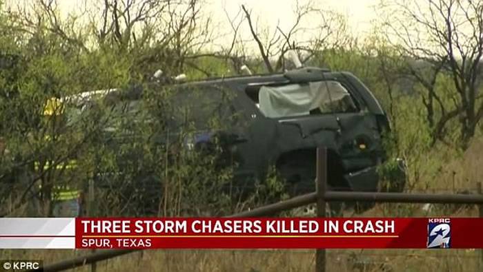 美国德州龙卷风肆虐3名为气象频道拍摄的追风者撞车身亡