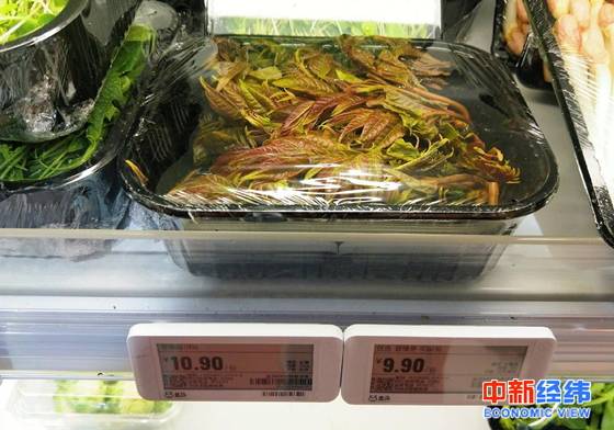 货架上的香椿芽，标价为9.9元/100g中新经纬赵佳然摄