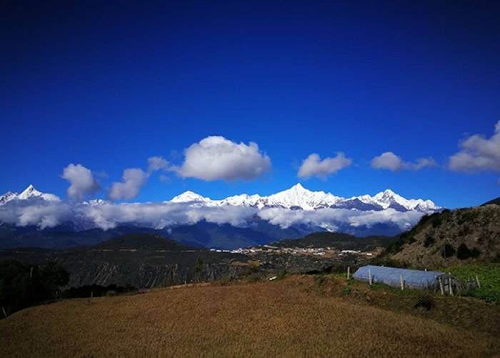 刘杰文寻找陨石期间，不忘拍摄当地美景。