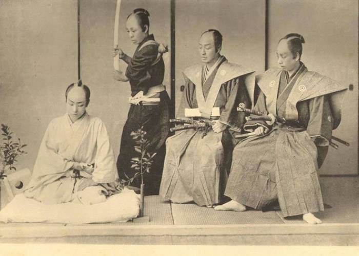 日本传统武士道把自杀解读为“对人生失败负上责任”的荣誉行为。