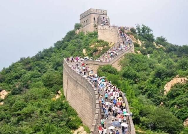 北京市上世纪末为修复明墙遗址，曾向全市发出捐献城砖的倡议。