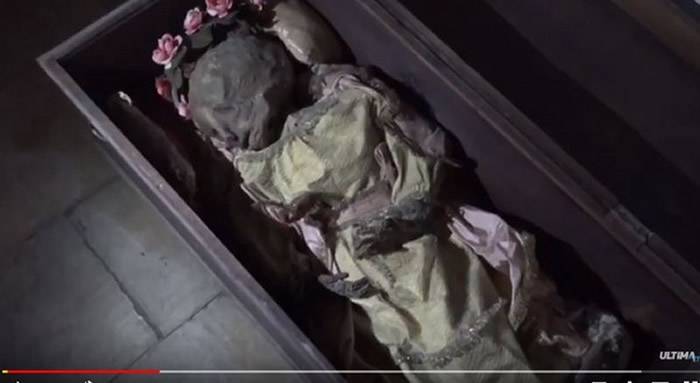 意大利巴勒摩的罗托里公墓意外在仓库发现一具木乃伊女童